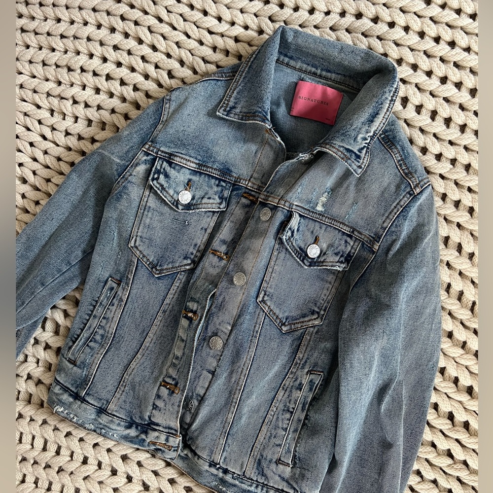 Signature8 women’s denim jacket size medium NWOT